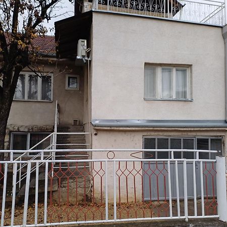 Hotel Pansion SANjA à Pirot Extérieur photo