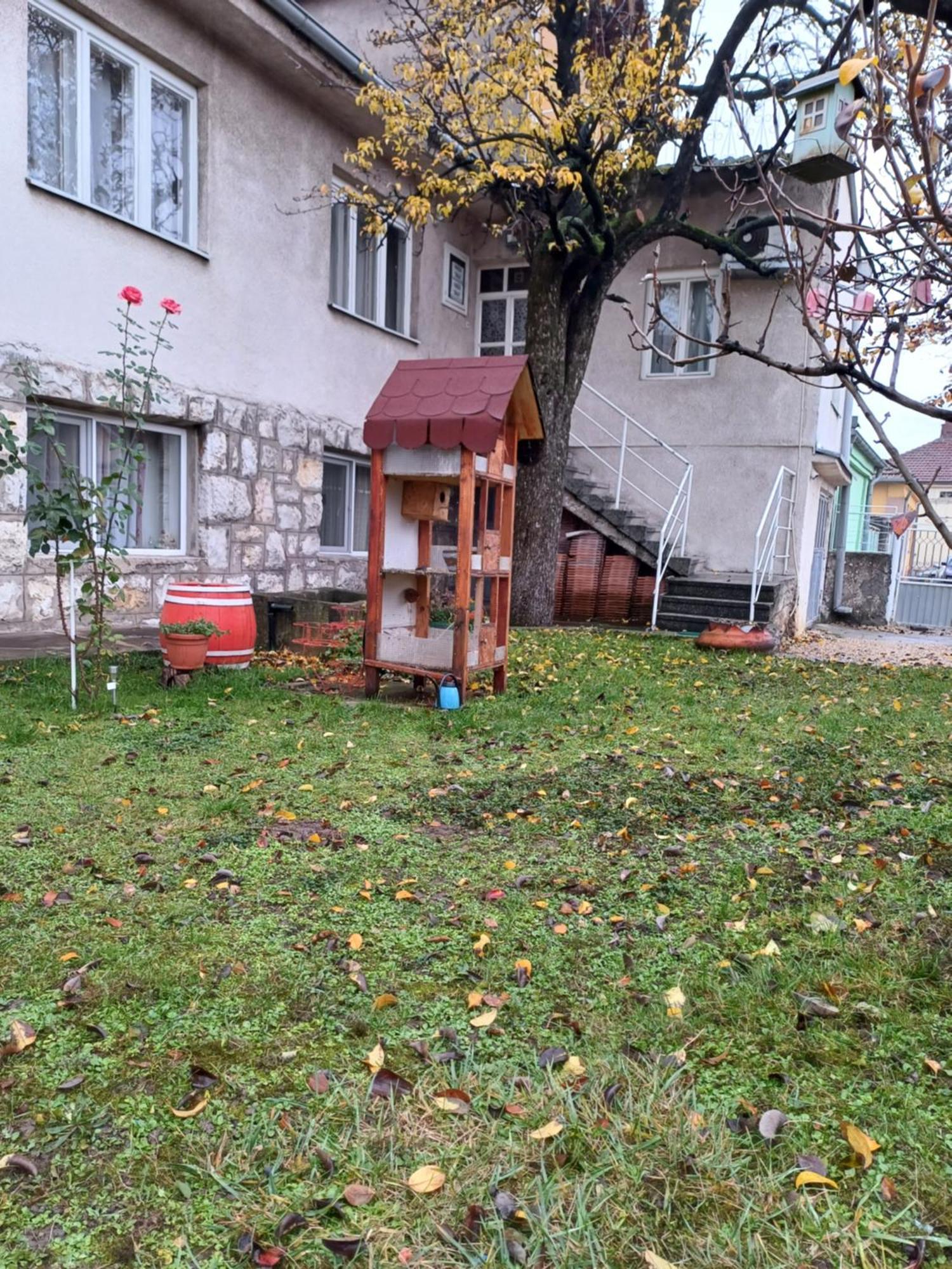 Hotel Pansion SANjA à Pirot Extérieur photo