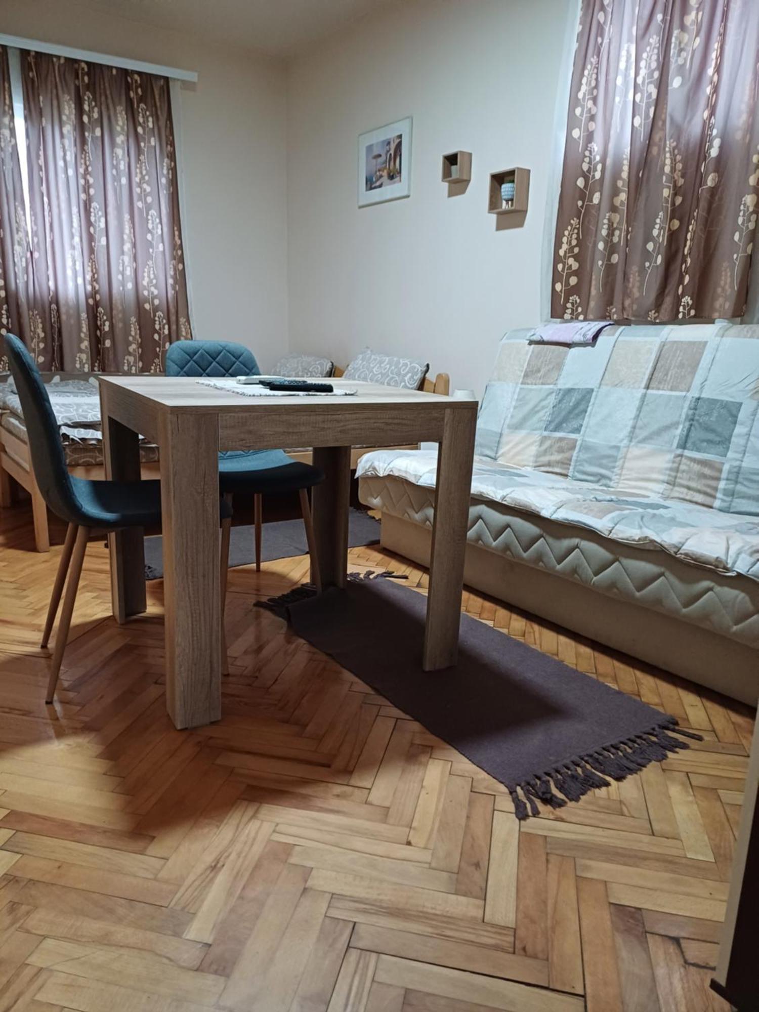 Hotel Pansion SANjA à Pirot Extérieur photo
