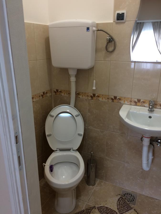 Hotel Pansion SANjA à Pirot Extérieur photo